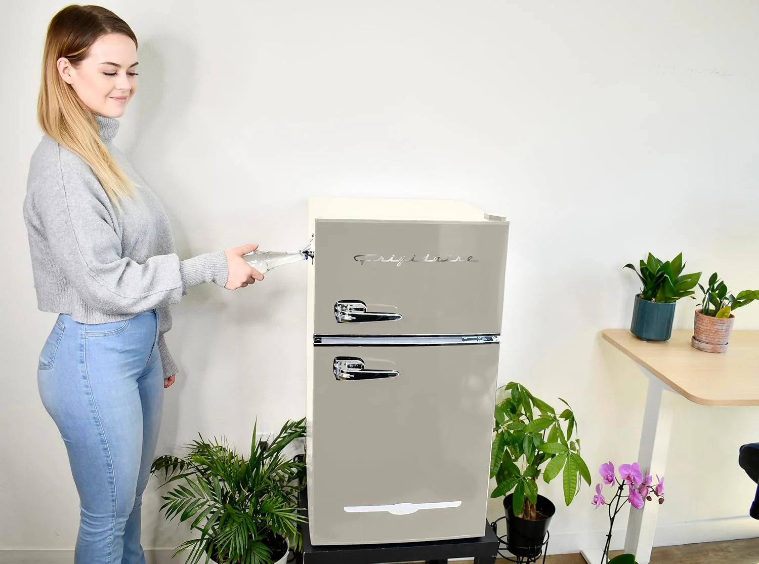 Retro Mini Fridge with Freezer& Side Bottle Opener-Small 2 Door Refrigerator for Office Bar or College Dorm Room-3.1 Cu Ft 19 "D x 20.5" W x 33.5" H - Image 9
