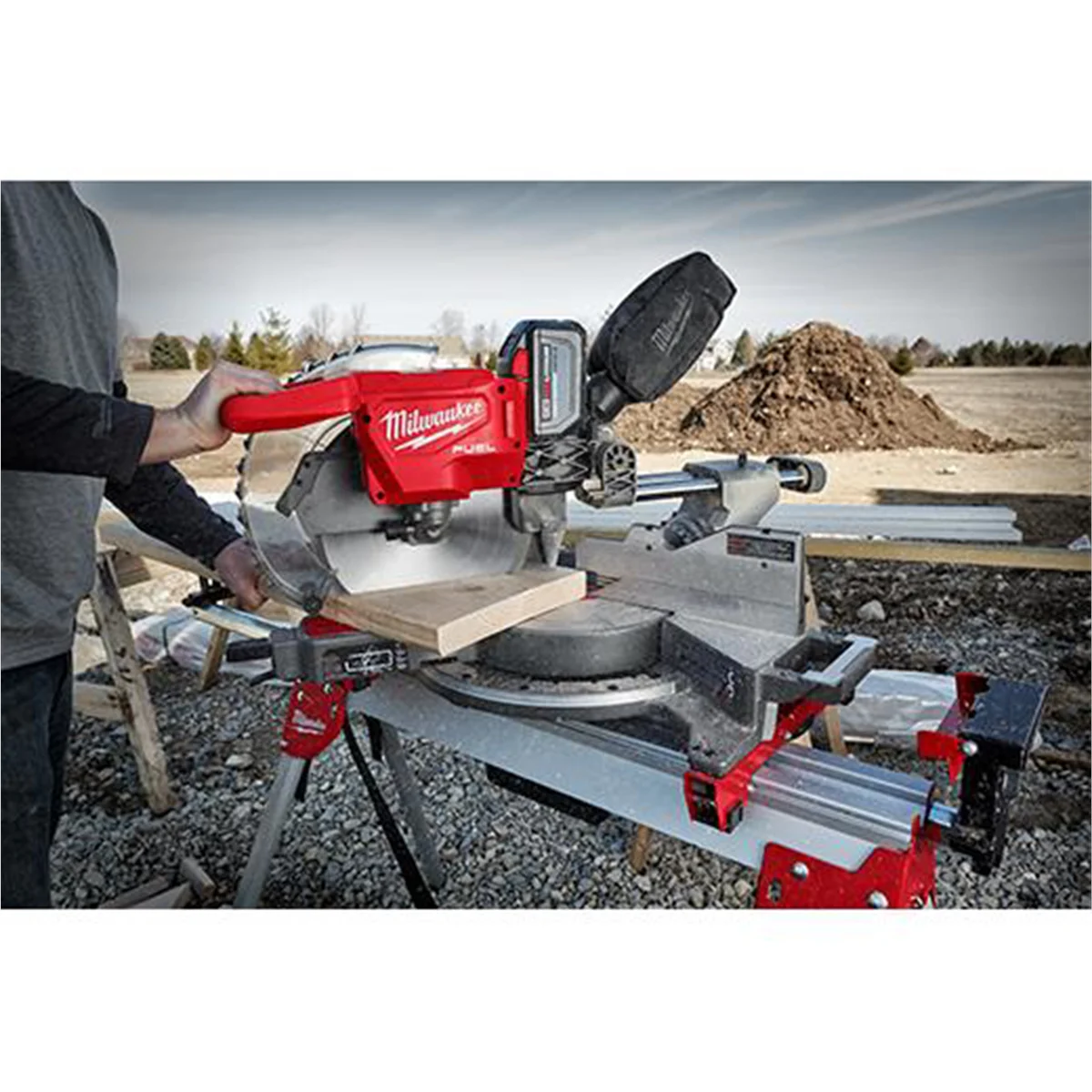 Milwaukee 2739-20 M18 FUEL 12" Dual Bevel Sliding Compound Miter Saw - Image 8