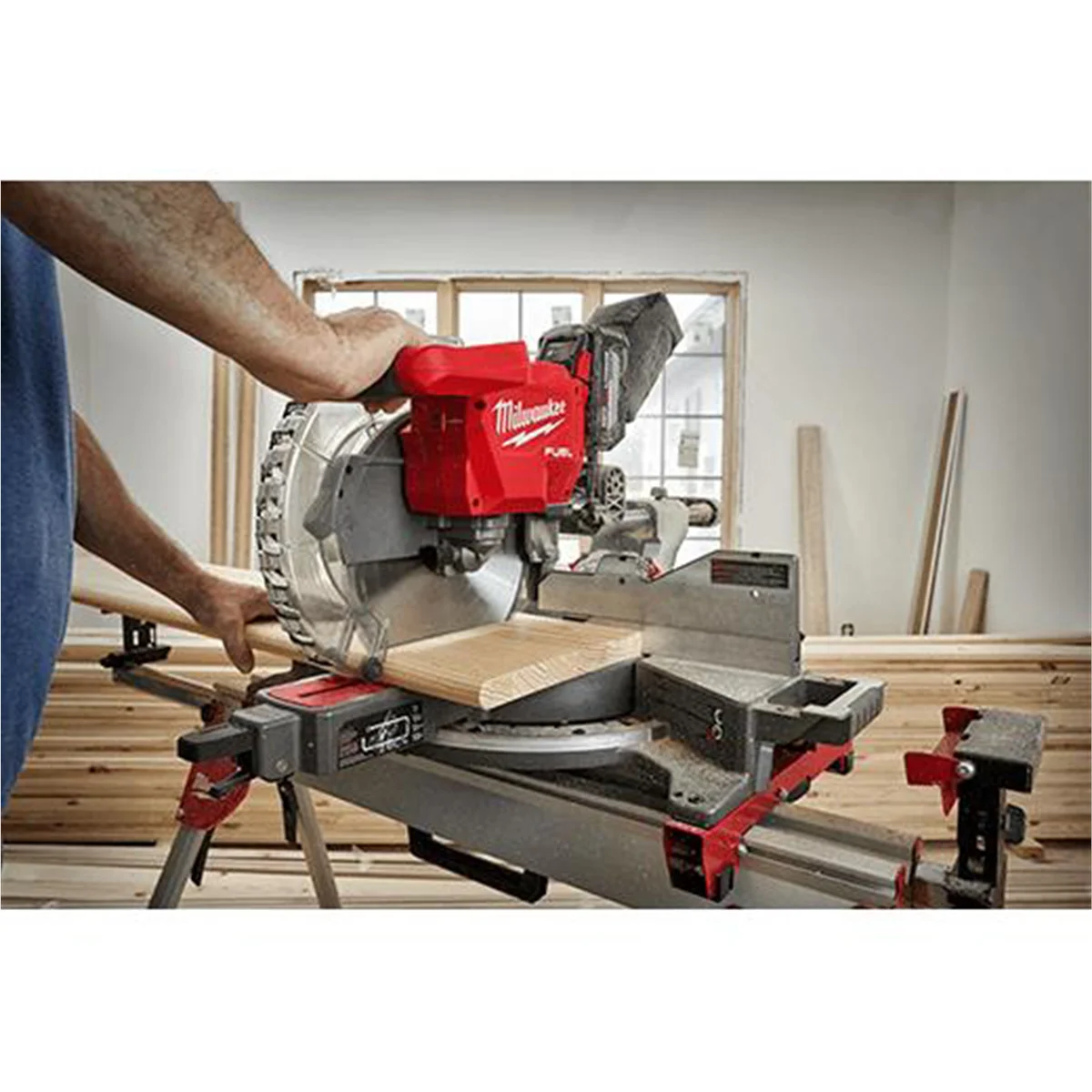 Milwaukee 2739-20 M18 FUEL 12" Dual Bevel Sliding Compound Miter Saw - Image 7