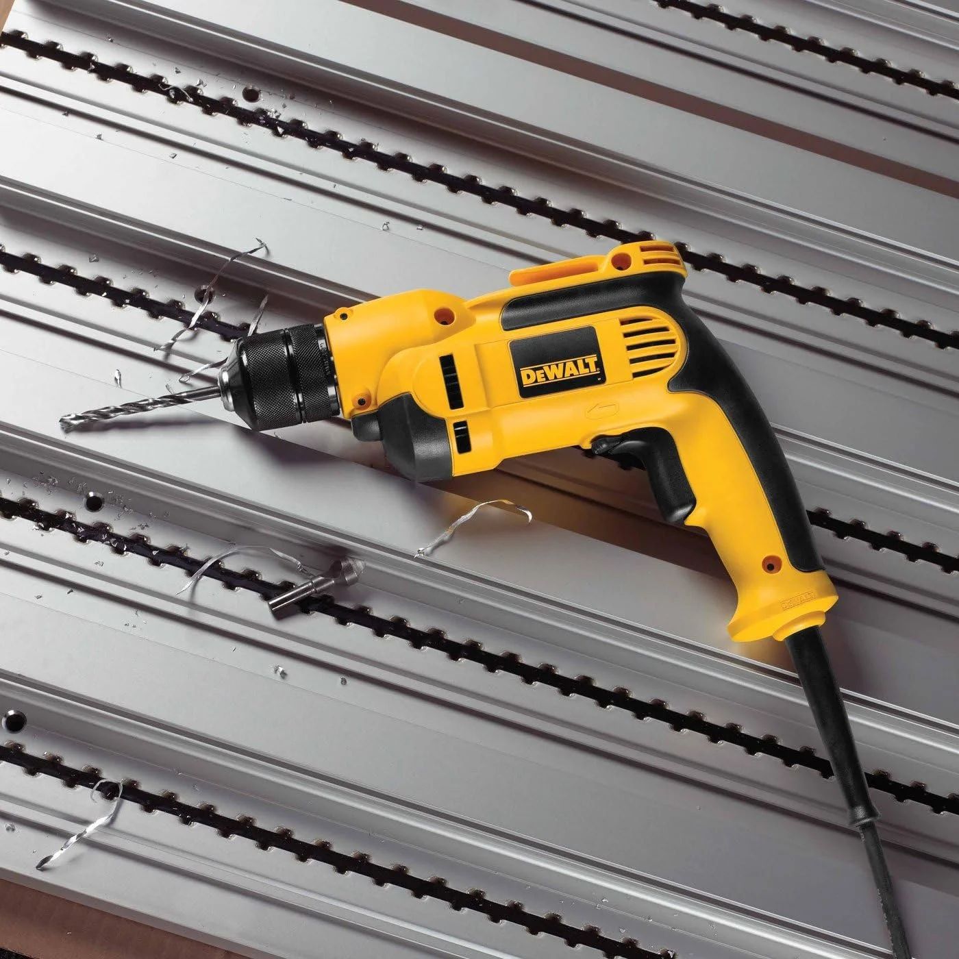 DEWALT DWD112 8A 3/8" VSR Pistol-Grip Drill - Image 4