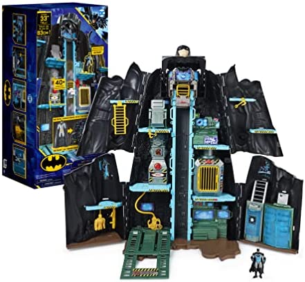 Giant Transforming Playset with Exclusive 4 Figure and Accessories