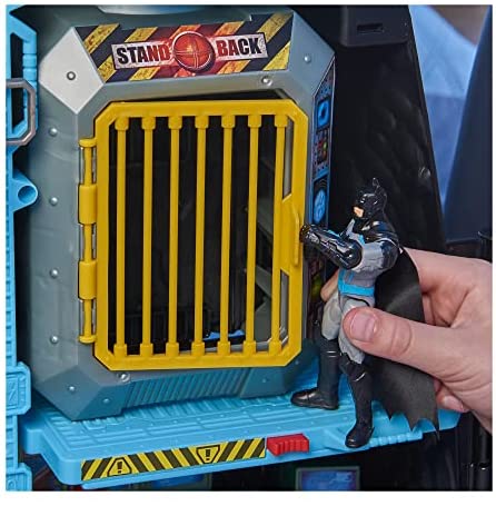 Giant Transforming Playset with Exclusive 4 Figure and Accessories - Image 7
