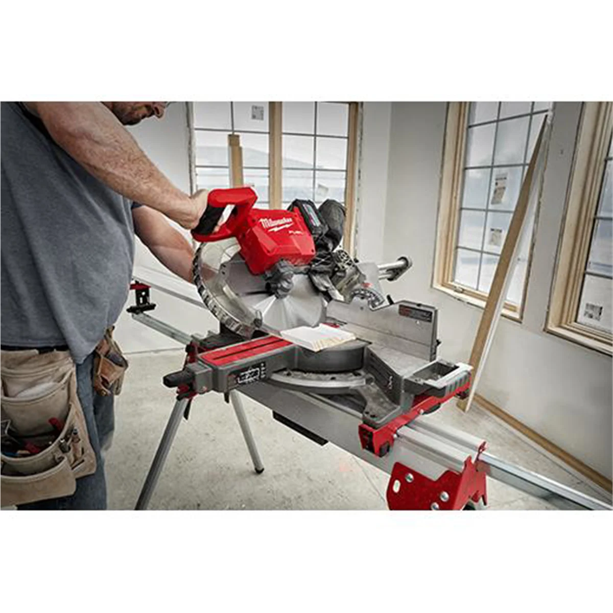 Milwaukee 2739-20 M18 FUEL 12" Dual Bevel Sliding Compound Miter Saw - Image 6