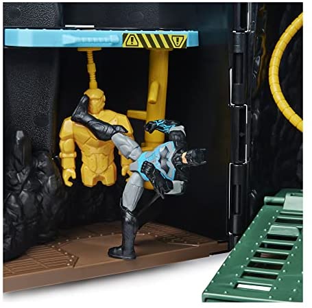Giant Transforming Playset with Exclusive 4 Figure and Accessories - Image 9